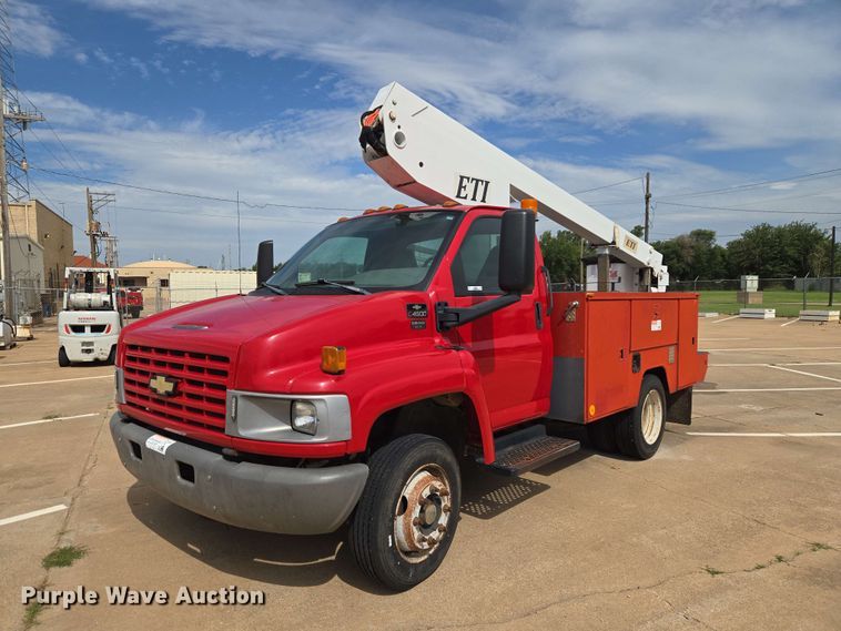 2004 Chevrolet C4500 bucket truck - EW0387