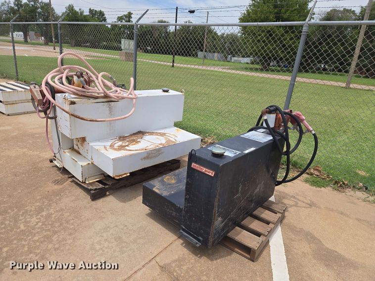 (3) fuel tanks - EW0398