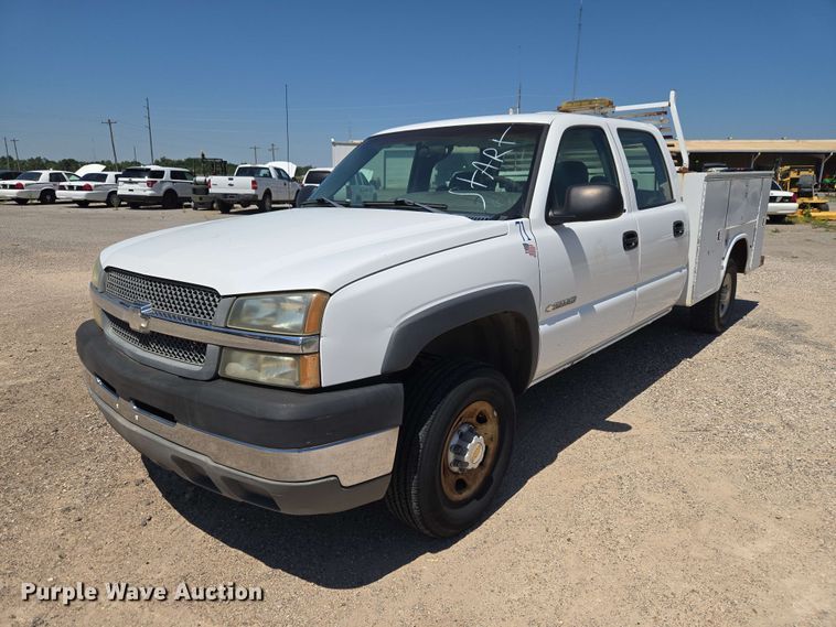 2003 Chevrolet Silverado 2500HD Crew Cab utility bed pickup truck - EW0434