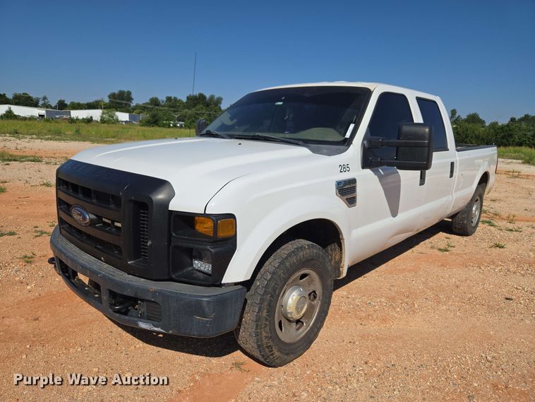 2009 Ford F-250 Crew Cab pickup truck - EW0461