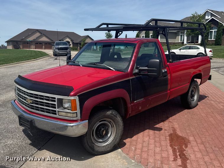1992 Chevrolet C2500 pickup truck - EW4912
