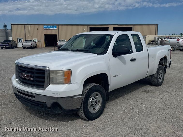 2010 GMC 2500 Ext. Cab pickup truck - EW4945