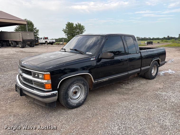 1997 Chevrolet C1500 Ext. Cab pickup truck - EW8996