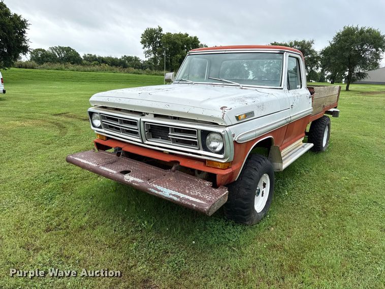 1975 Ford F250 flatbed pickup truck - EX1995