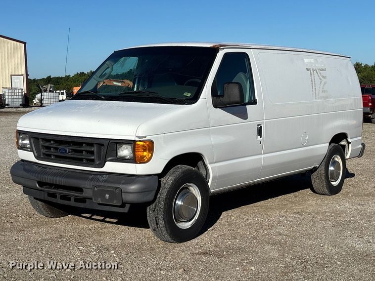 2006 Ford E250 van - FC1652