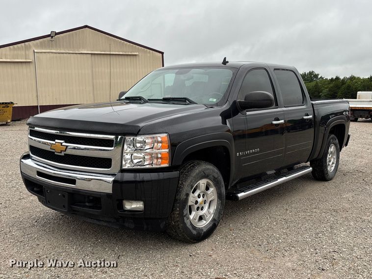 2009 Chevrolet Silverado 1500 Crew Cab pickup truck - FC1752