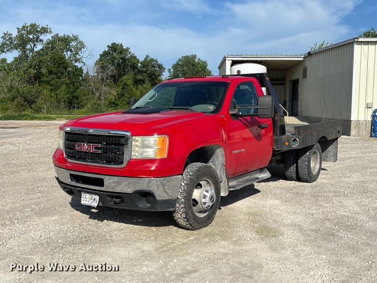 2011 GMC Sierra 3500 flatbed pickup truck - FC1758