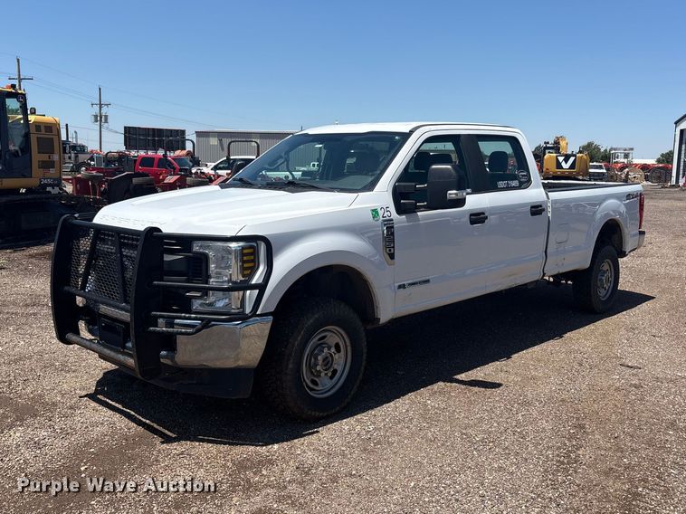 2019 Ford F250 Super Duty Crew Cab pickup truck - FC2490