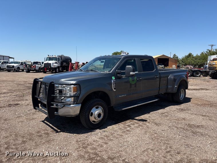 2020 Ford F350 Super Duty Crew Cab pickup truck - FC2500