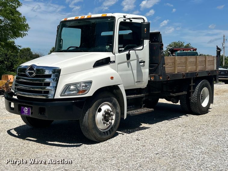 2008 Hino 268 flatbed truck - FC2780