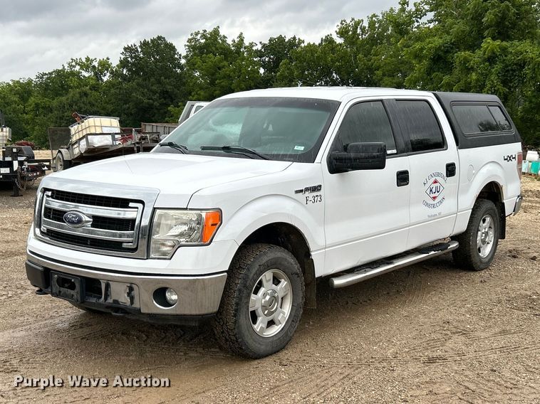 2014 Ford F150 XLT Crew Cab pickup truck - FC2833
