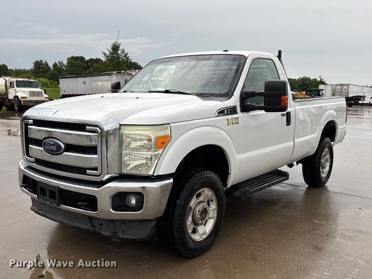 2016 Ford F250 Super Duty XLT pickup truck - FG0489