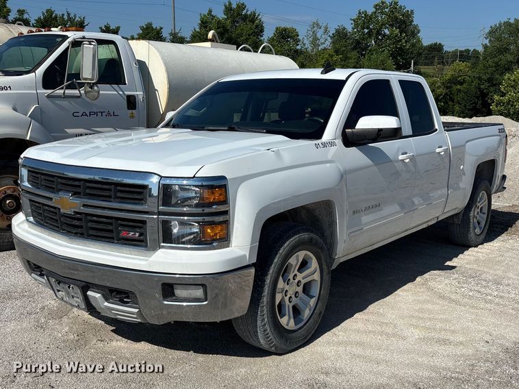 2015 Chevrolet Silverado 1500 Ext. Cab pickup truck cab and chassis - FG0517