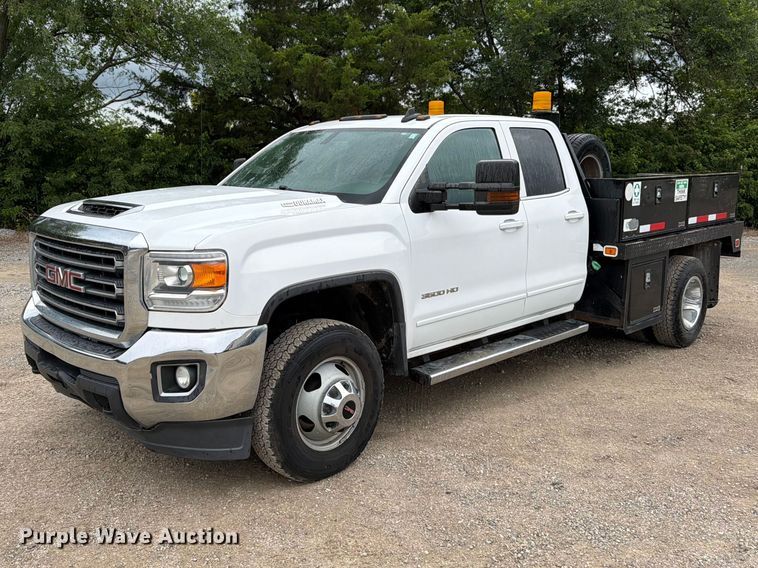 2017 GMC Sierra 3500HD Ext. Cab flatbed pickup truck - FK3096