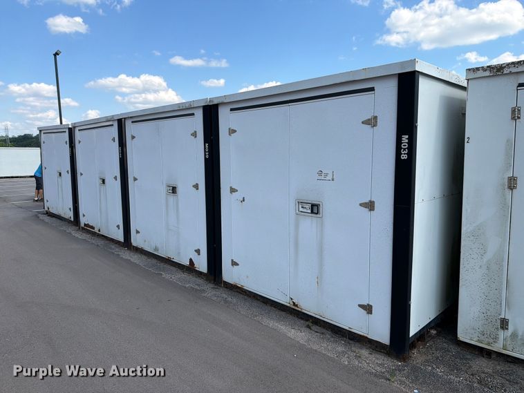 (4) storage containers - FN5739