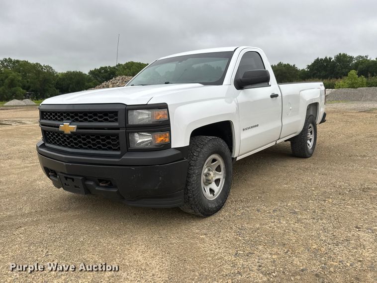 2014 Chevrolet Silverado 1500 pickup truck - NJ9137