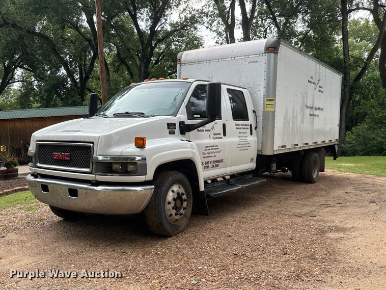 2006 GMC C5500 Crew Cab box truck - NJ9166