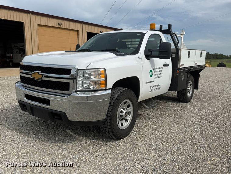 2012 Chevrolet Silverado 3500HD flatbed pickup truck - NJ9196