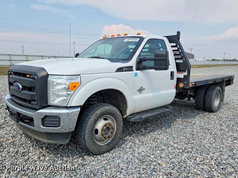 2015 Ford F350 Super Duty flatbed pickup truck - YA2836