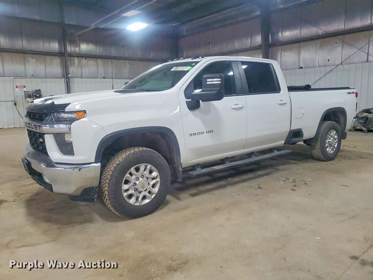 2022 Chevrolet Silverado 3500HD Crew Cab pickup truck - YA3407