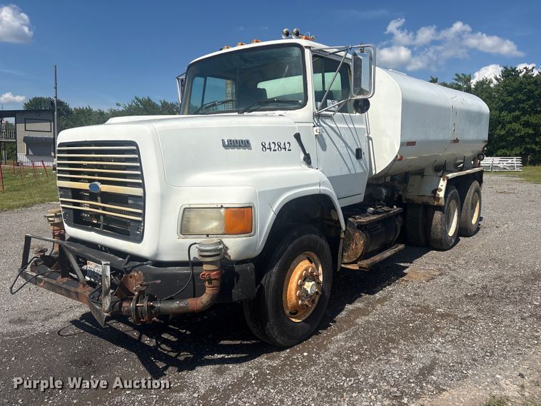 1995 Ford L8000 water truck - DJ7934