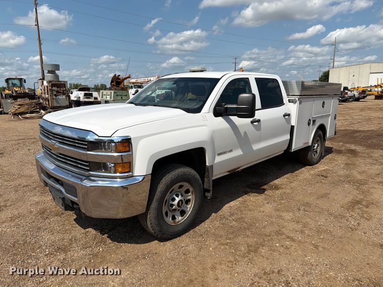 2015 Chevrolet Silverado 3500HD Crew Cab utility bed pickup truck - DQ0026