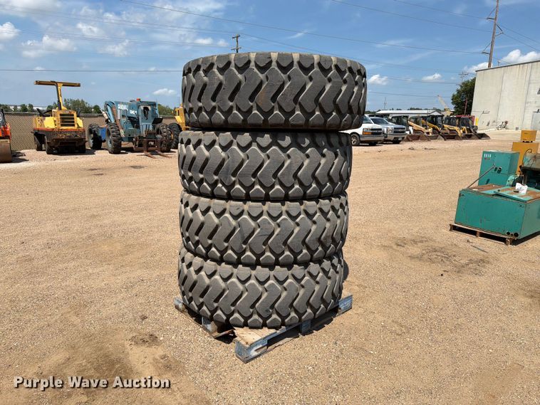 (4) Michelin 20.5R25 tires - DQ0055