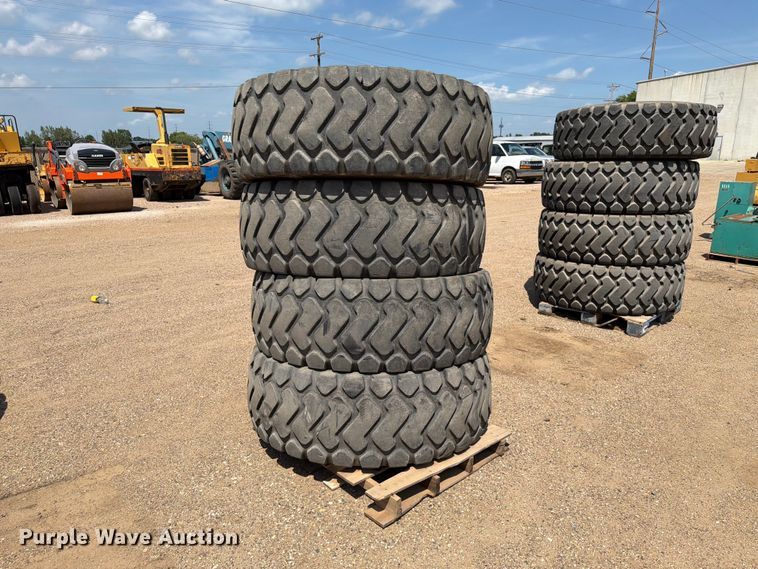 (4) Michelin 20.5R25 tires - DQ0056