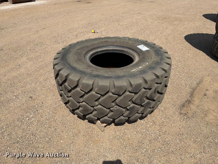 Titan MXL 23.5R25 tire - DQ0057