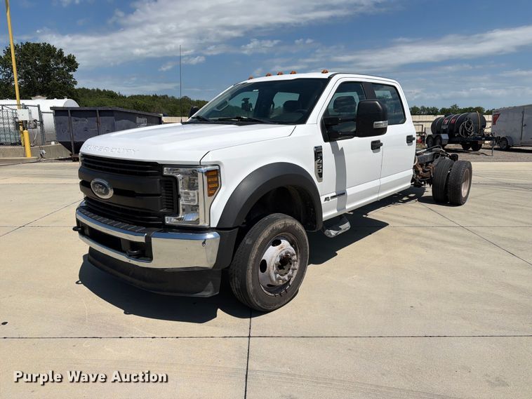 2019 Ford F-450 truck cab and chassis - DQ7842