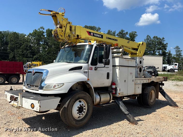 2013 International 4400 digger derrick truck - DU6334