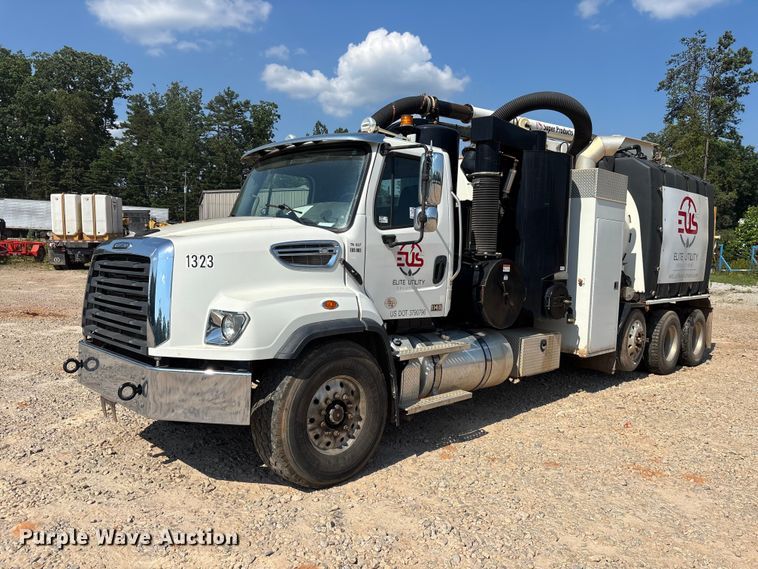 2022 Freightliner 114SD hydrovac truck - DU6336