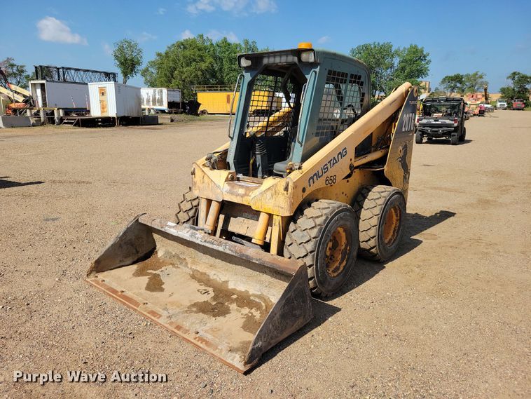 2007 Mustang 2076 skid steer loader - EE1107