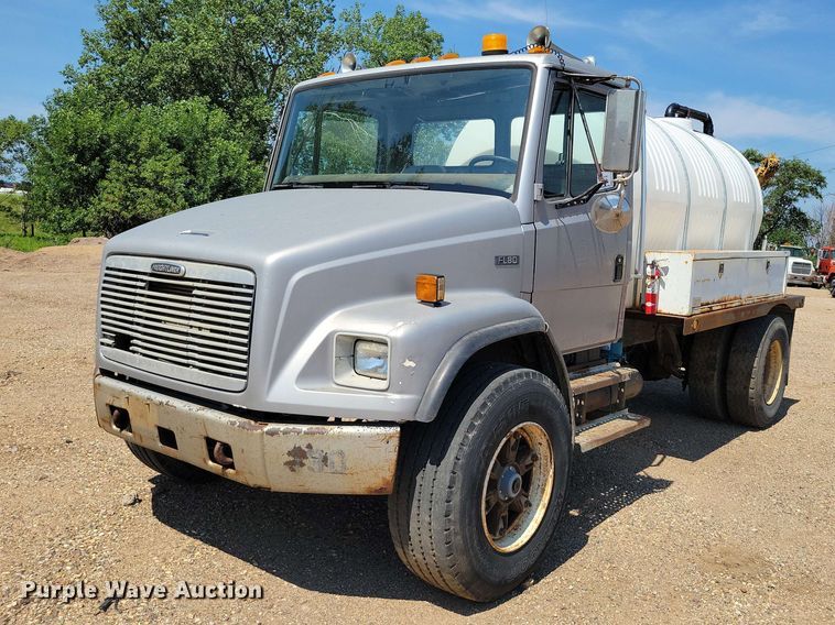 1999 Freightliner FL80 tank truck - EE1148