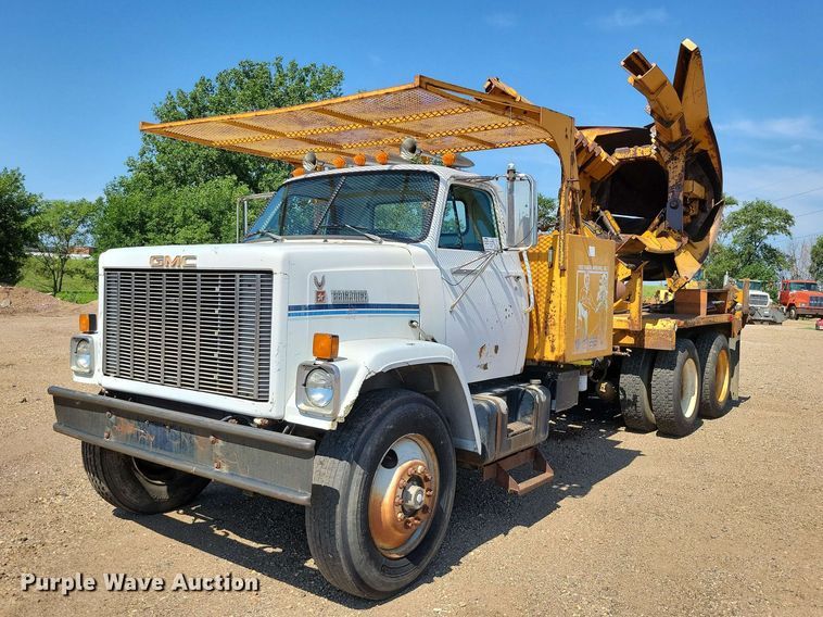 1986 GMC Bombardier truck cab and chassis with tree spade - EE1150