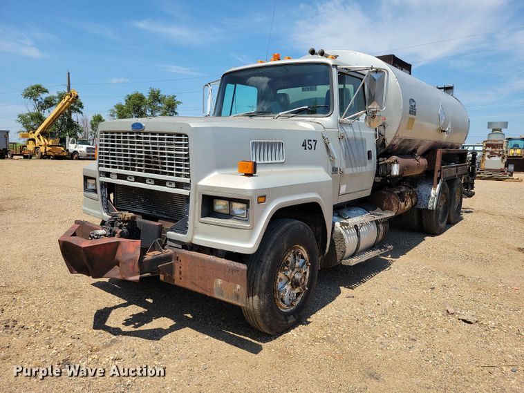 1991 Ford LTL9000 oil distributor truck - EE1154