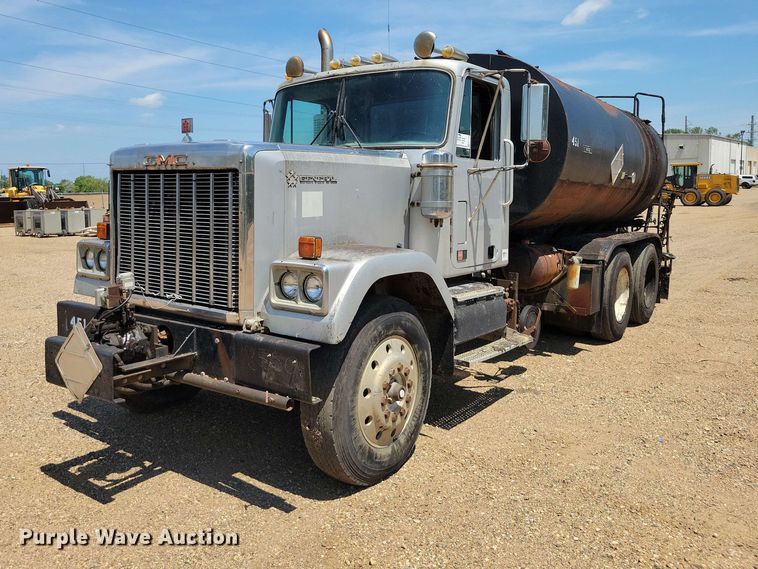 1981 GMC General oil distributor truck - EE1155