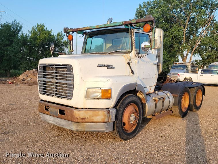 1989 Ford L9000 semi truck - EE1157