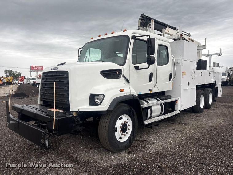 2014 Freightliner 108SD Crew Cab utility / service truck - EG9218