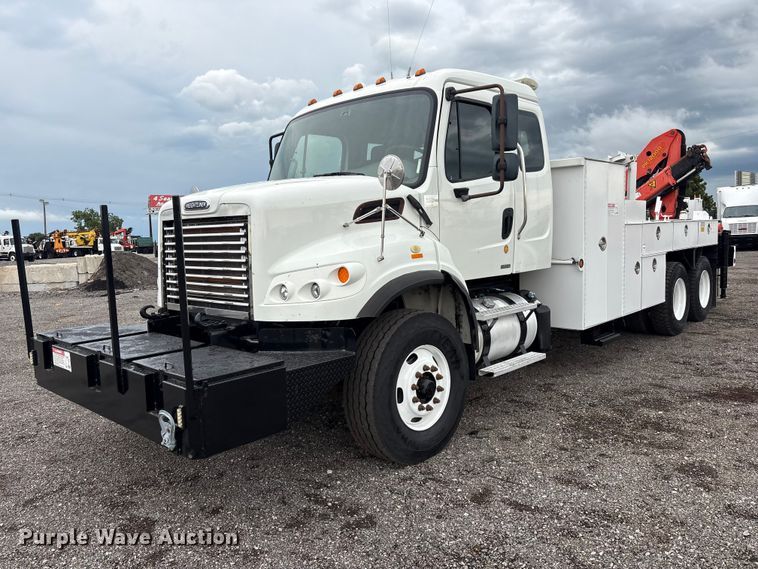 2012 Freightliner Business Class M2 Ext. Cab crane truck - EG9222