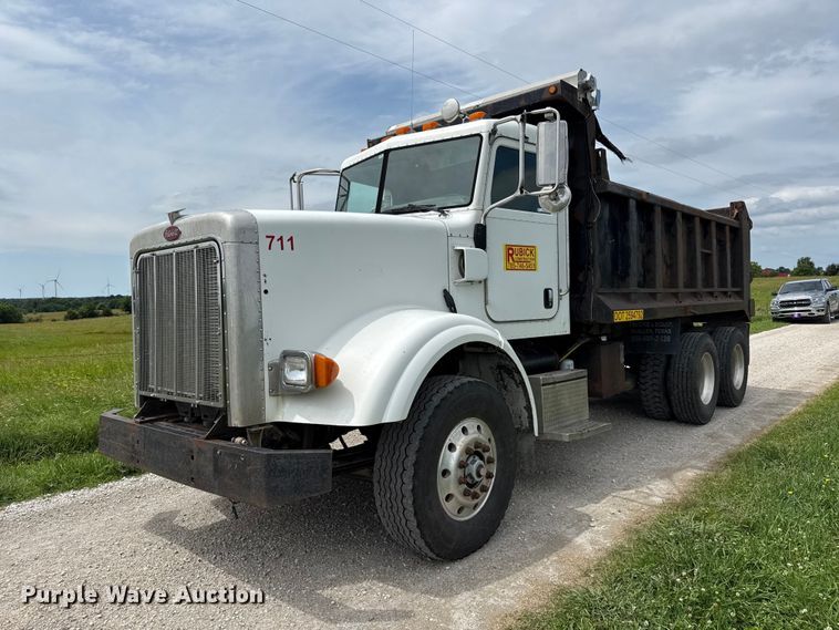 2005 Peterbilt 357 dump truck - EN0329