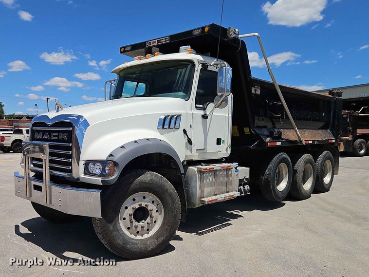 2019 Mack Granite dump truck - EO8504