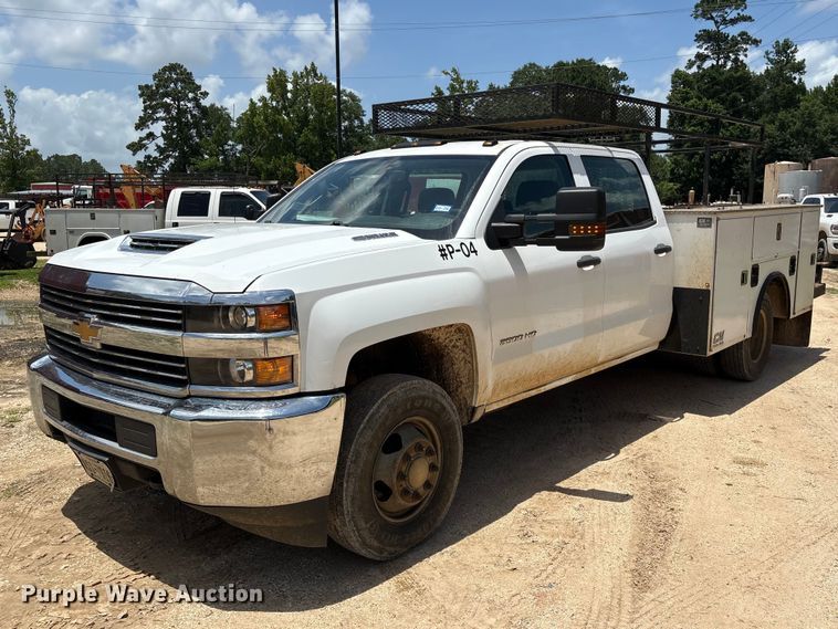 2018 Chevrolet Silverado 3500HD Crew Cab utility bed pickup truck - EU0695
