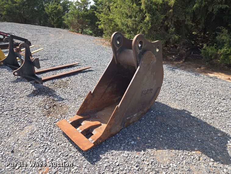 Entek JD200 excavator bucket - EW0379