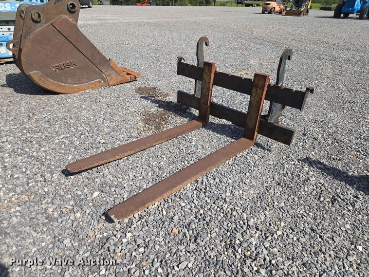 John Deere Worksite Pro backhoe forks - EW0380