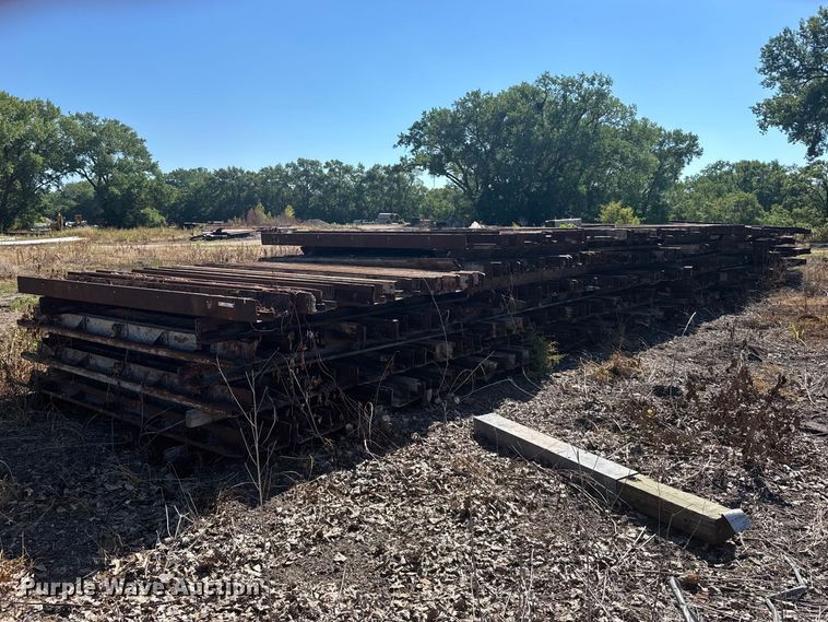 Approximately 550 6" x 10' concrete forms - EW4977