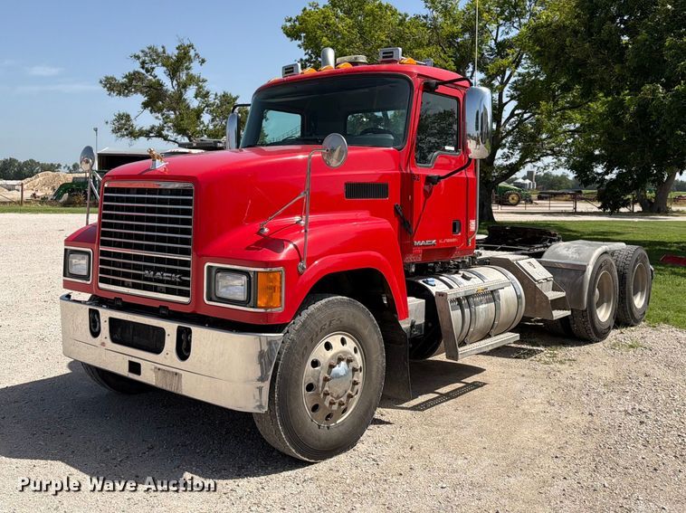 2014 Mack CHU613 semi truck - EX4012