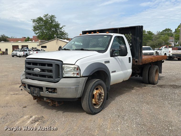 2005 Ford F-450 flatbed truck - FB8180