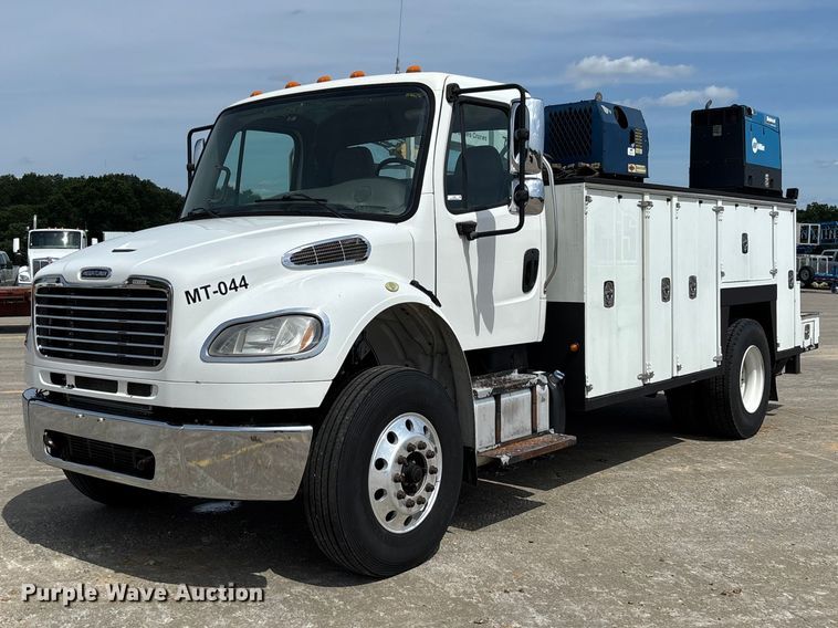 2017 Freightliner M2106 utility / service truck - FC1693