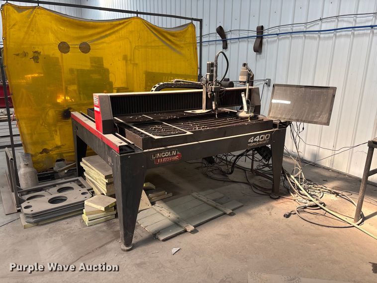 Lincoln 4400 Torchmate plasma table - FC1714